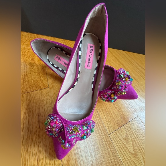Betsey Johnson Fuchsia Axle Heels with Colorful Bow Embellishments Size 7.5 - Picture 2 of 11